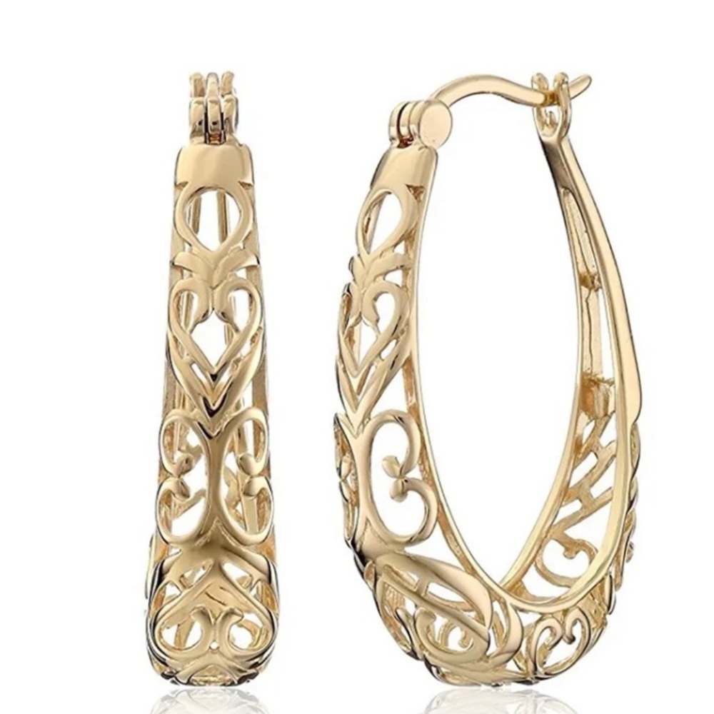ELEGANT GOLD-TONE HEART DESIGN HOLLOW HOOP EARRINGS. NEW. NEVER WORN.